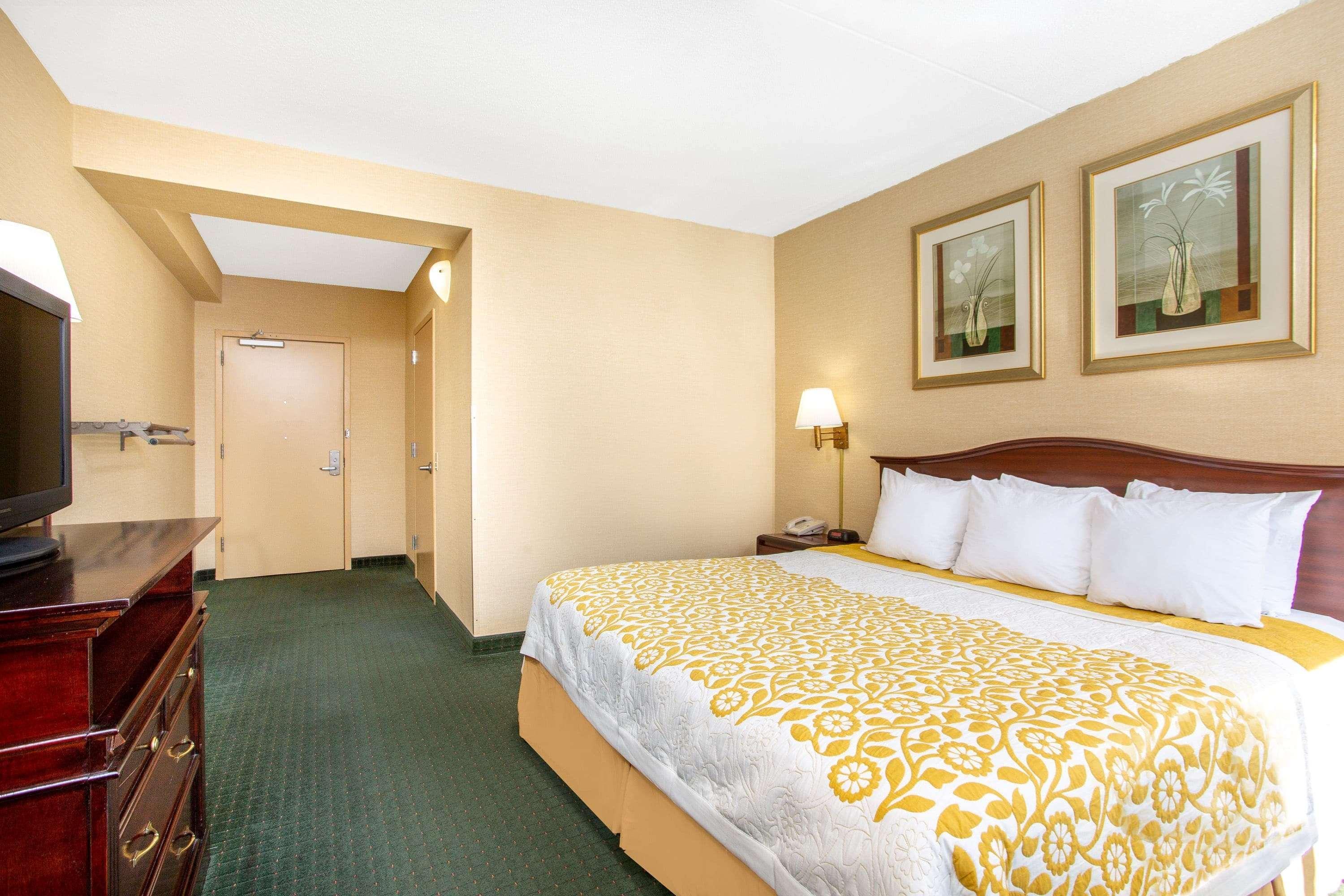 Days Inn By Wyndham College Park Exterior photo