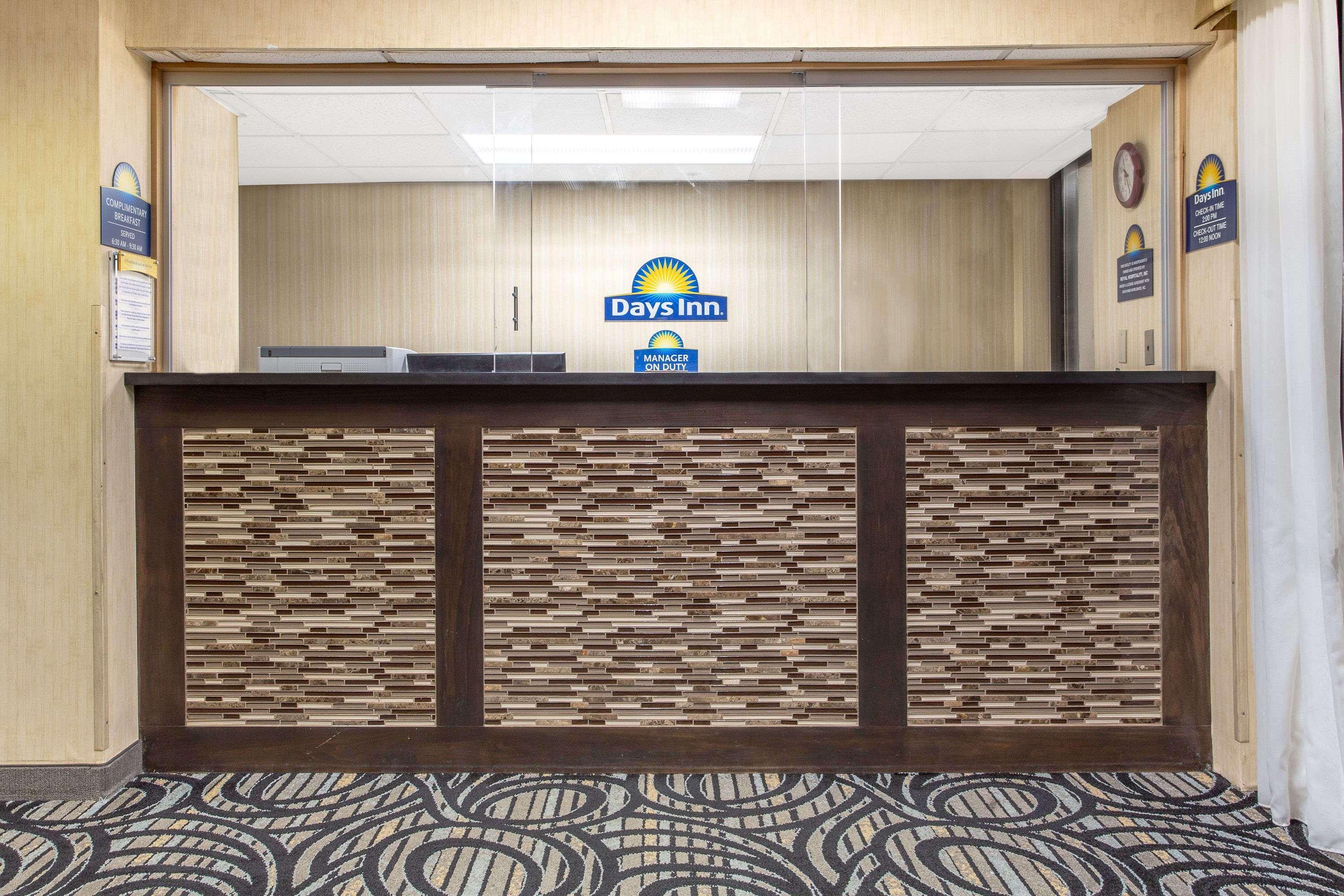 Days Inn By Wyndham College Park Exterior photo