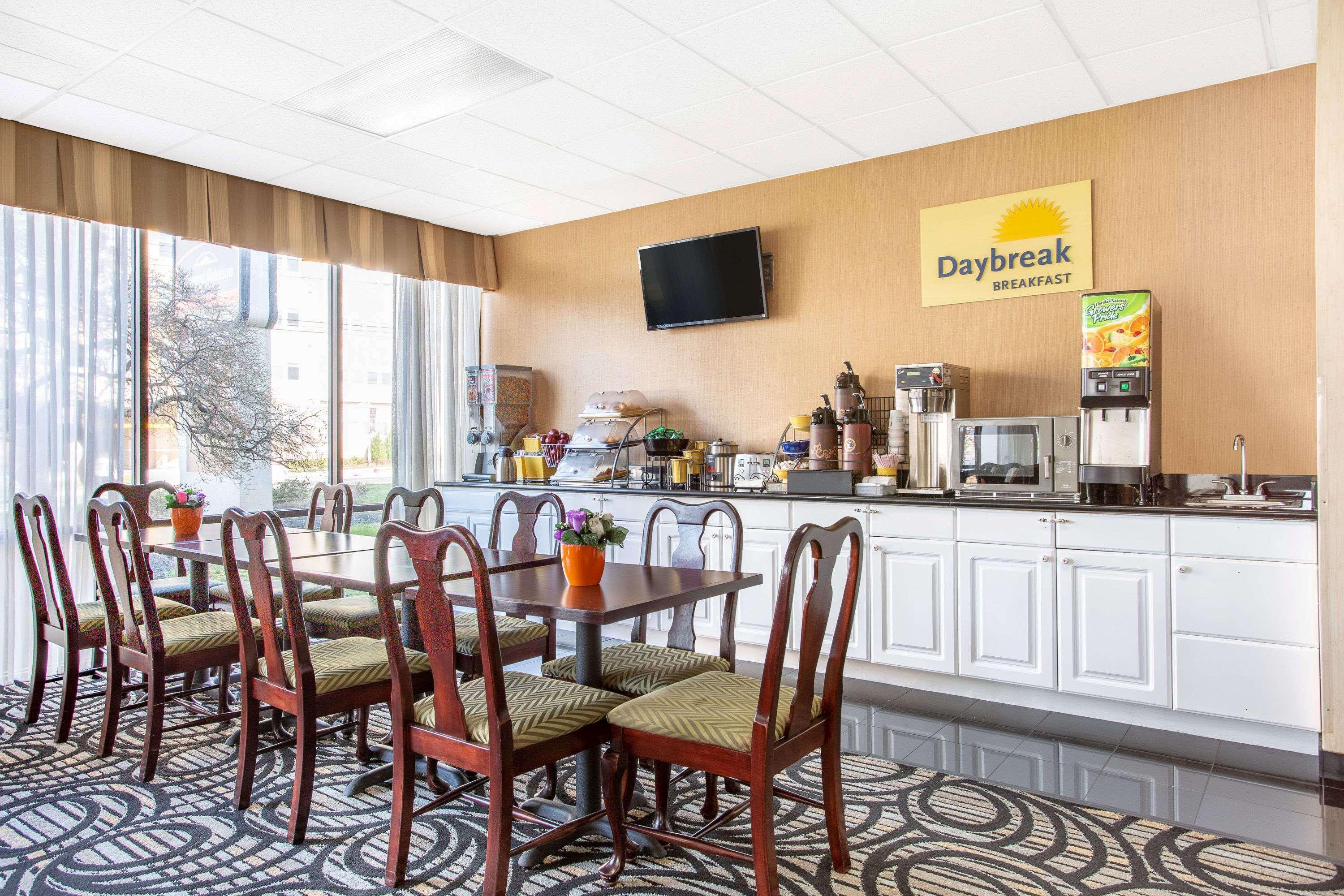 Days Inn By Wyndham College Park Exterior photo